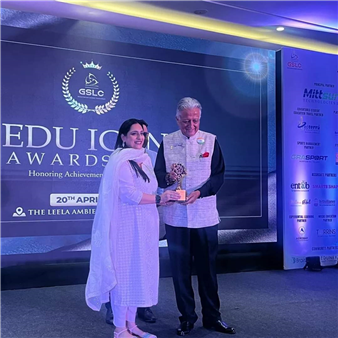 It was a proud moment for The Chintels family as Dr. Kavisha Khurana Vij,  Director of The Chintels School, Kanpur received the Edu Icon award in Delhi. Her hard work, dedication and perseverance led her to the journey of achievements.  The award was not given by self nomination but by nomination of fellow educators and then chosen by eminent jury. Congratulations for the well deserve award...🥰❤