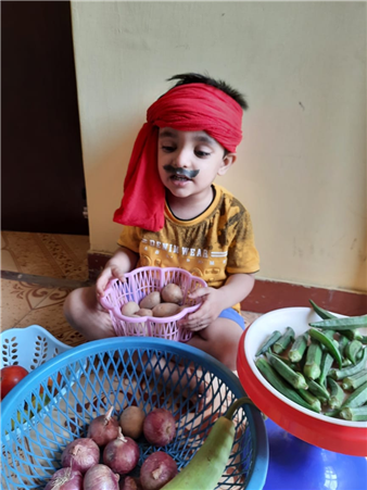 Our young CHINTELIANS dressed as Vegetable Vendors