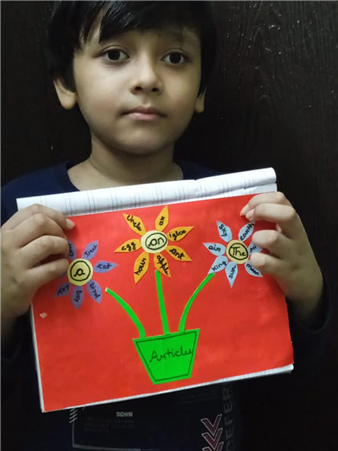 Our Chintelians of Grade 1 integrated English with EVS. They related ‘Articles’ with the petals of the flower by writing various words that can be used with a particular article.